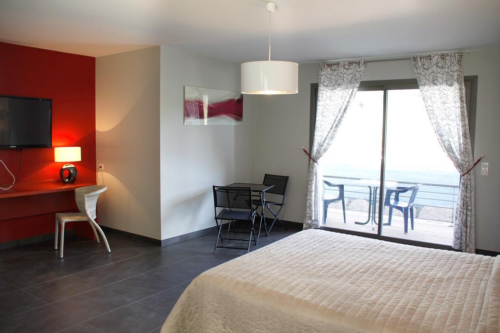 Logis Hotels - Hotel Et Restaurant Le Relais Des Garrigues Grisolles  Esterno foto