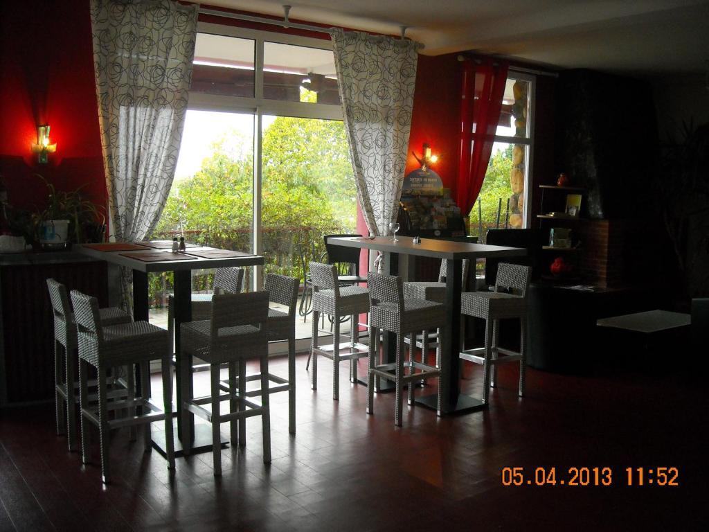 Logis Hotels - Hotel Et Restaurant Le Relais Des Garrigues Grisolles  Esterno foto